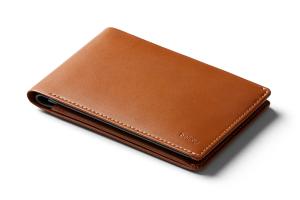 svart & cognacsfärgad plånbok i läder från varumärket Bellroy