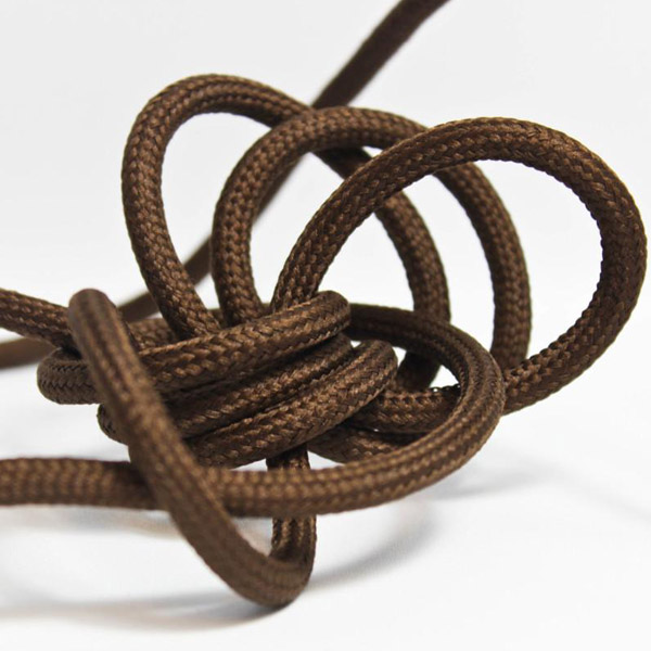 Brun textilsladd ojordad kabel. Finns i flera olika längder.