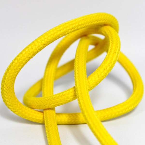 Gul textilsladd ojordad kabel. Finns i flera olika längder.