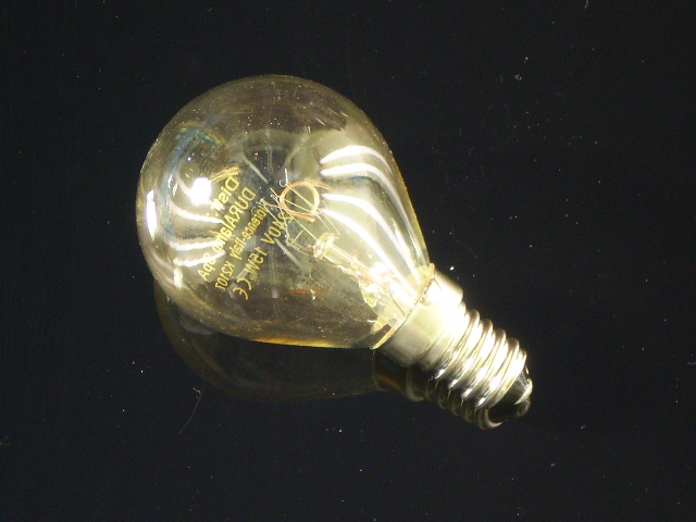 En klassisk glödlampa E14 i klar glas, 15W
