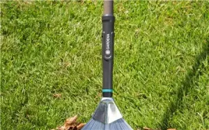 NatureLine Ställbar Bladfjäderräfsa metall