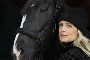 Grimma Eskadron Essence Svart