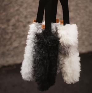 Kampleksak med svenskt fårskinn, Birger And Company