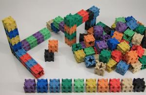 Länkande kuber 2cm i Re-Wood