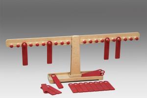 Elev Talens balansvåg i Re-Wood inkl. 22 brickor