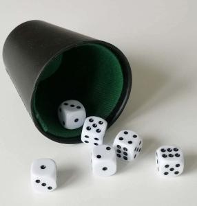 Tärningsset 8 delar