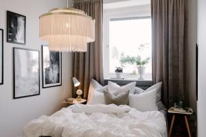 Taklampa Pendel Vit Globen Lighting Frans 52cm