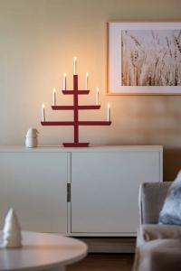 Adventsljusstake Trä Röd 7L 61cm Konstsmide