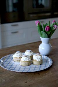 Almedahls Kristina Bricka Rund Vit/Blå 38cm