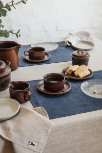 Almedahls Linne Bordsduk Mullvad 145x300cm