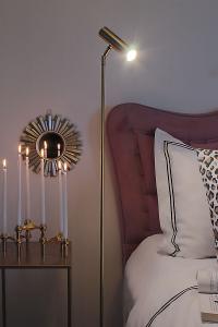 Golvlampa Matt Mässing Aneta Lighting Arctic 140cm