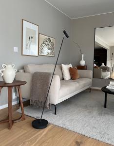 Golvlampa Svart Aneta Lighting Arctic 140cm