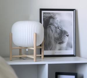 Bordslampa Trä/Vit Aneta Lighting Vinda 32cm