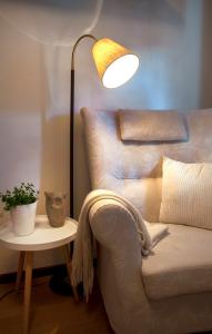 Golvlampa Svart/Mässing 1L Aneta Lighting Ljusdal 140cm