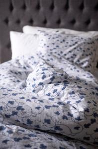 Bäckebölja Påslakanset Blommigt Backa Blå 150x210cm Kosta Linnewäfveri