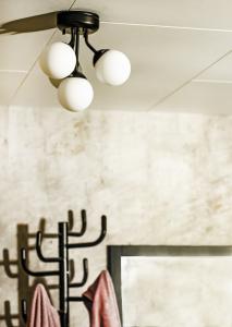 Badrumslampa Plafond 4L Svart/Opalvit Aneta Lighting Nicosia