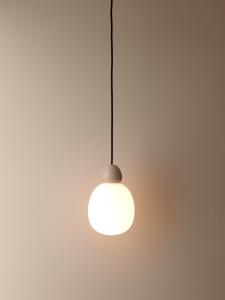 Taklampa Pendel Glas Opal/Sand Dimbar Belid Buddy 18,4cm