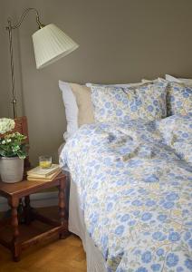 Blommigt Påslakanset Borganäs of Sweden Bella Blå 150x210cm