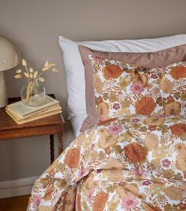 Blommigt Påslakanset Borganäs of Sweden Delilah Multi 150x210cm
