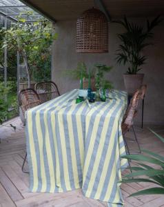 Bordsduk Amalia Randig Grön 140x300cm Fondaco