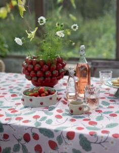 Bordsduk Jordgubbe Rosa 140X250cm Fondaco