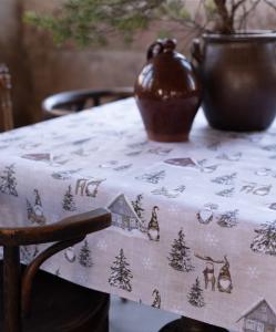 Bordsduk Jul Brun Fondaco Harald 145x250cm