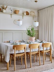 Bordsduk Linne Linnea Beige 140x250cm Redlunds