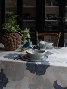 Bordsduk Lotta Blommig Blå 140x280cm Fondaco