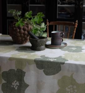 Bordsduk Lotta Blommig Grön 140x280cm Fondaco