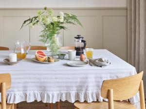 Bordsduk Redlunds Madicken Linnebeige 140x250cm