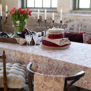 Bordsduk Röd Fondaco Ellie 140x300cm