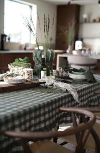 Bordsduk Rutig Mörkgrön Fondaco Lisa 140x250cm