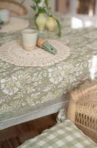 Bordsduk Sonia Blommig Grön 145x300cm Fondaco