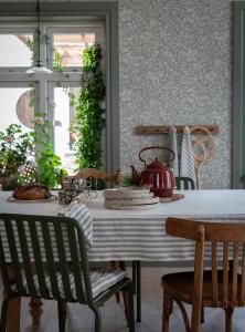 Bordsduk Svea Randig Lindgrön 140x300cm Fondaco