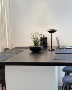 Portabel Bordslampa Epsilon Svart 37cm Aneta Lighting