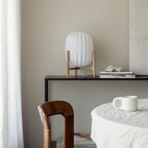 Bordslampa Ek/Vit Dimbar Watt & Veke Prisma 42cm