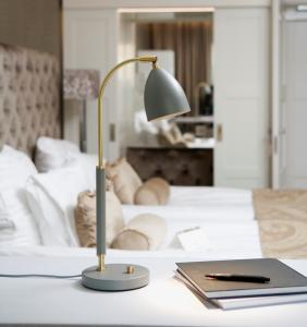 Bordslampa Grå/Mässing Dimbar Belid Deluxe 50,7cm