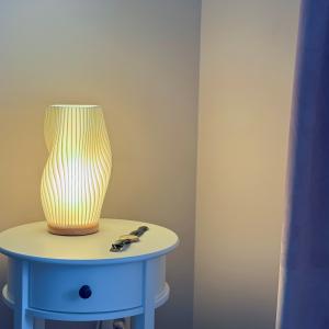 Bordslampa Korall Vit/Trä 28cm Aneta Lighting