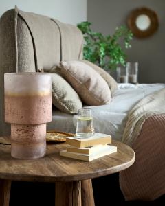 Bordslampa Glas Mörkrosa Affari of Sweden Eldor 35cm