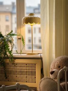 Bordslampa PR Home Wells Lejongul/Guld 50cm