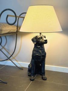 Bordslampa Retriver Svart/Vit 69cm Aneta Lighting