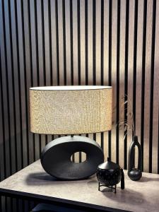 Bordslampa Keramik Ellipse Svart 42cm Aneta Lighting