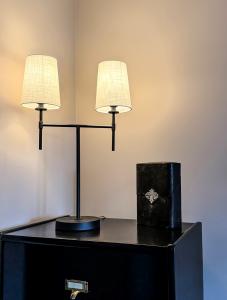 Bordslampa Verbier Svart/Vit 2L Aneta Lighting