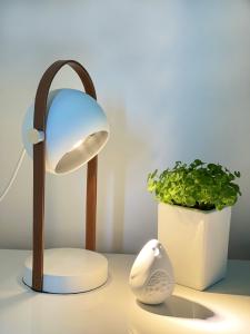 Bordslampa Vit Aneta Lighting Bow 38cm