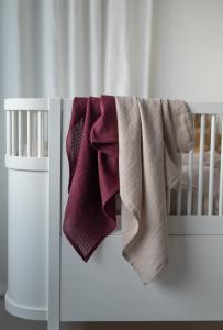 Borganäs of Sweden Muslinfilt Barnfilt Sand/Lila 2-Set