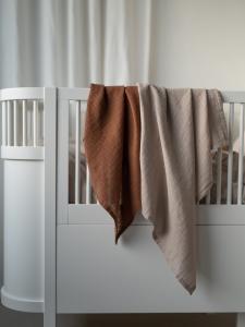 Borganäs of Sweden Muslinfilt Barnfilt Sand/Brun 2-Set