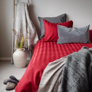 Satin Påslakanset Röd 150x210cm Borganäs of Sweden