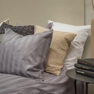 Satin Påslakanset Ljusgrå 150x210cm Borganäs of Sweden