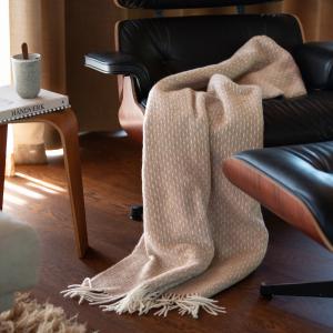 Kosta Linnewäfveri Alba Ullpläd 130x170cm Sand