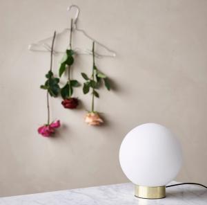 Bordslampa Barcelona Opal/Mässing 22,5cm Dyberg-Larsen